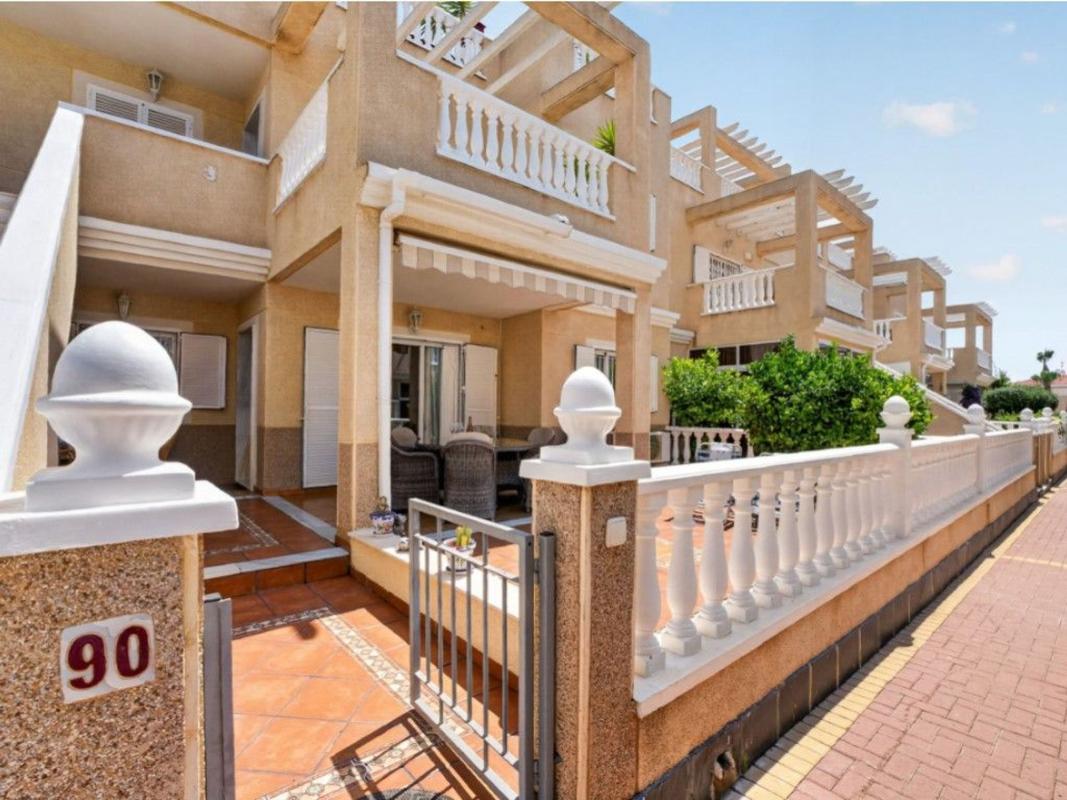 Продажа квартиры на Piso en Plaza R-2 los Pinos, Zeniamar, Orihuela, Ориуэла
photo 2