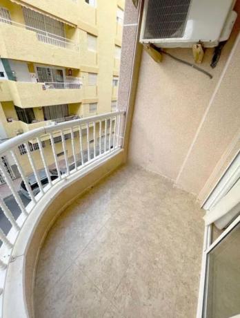 Venta de piso en Piso en Calle Beniel, El Acequión, Torrevieja, Torrevieja
thumbnail 3