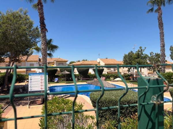 Chalet adosado en Calle Lagunas de Ruidera, 14, Zona Lago - Los Almendros, Orihuela photo 1