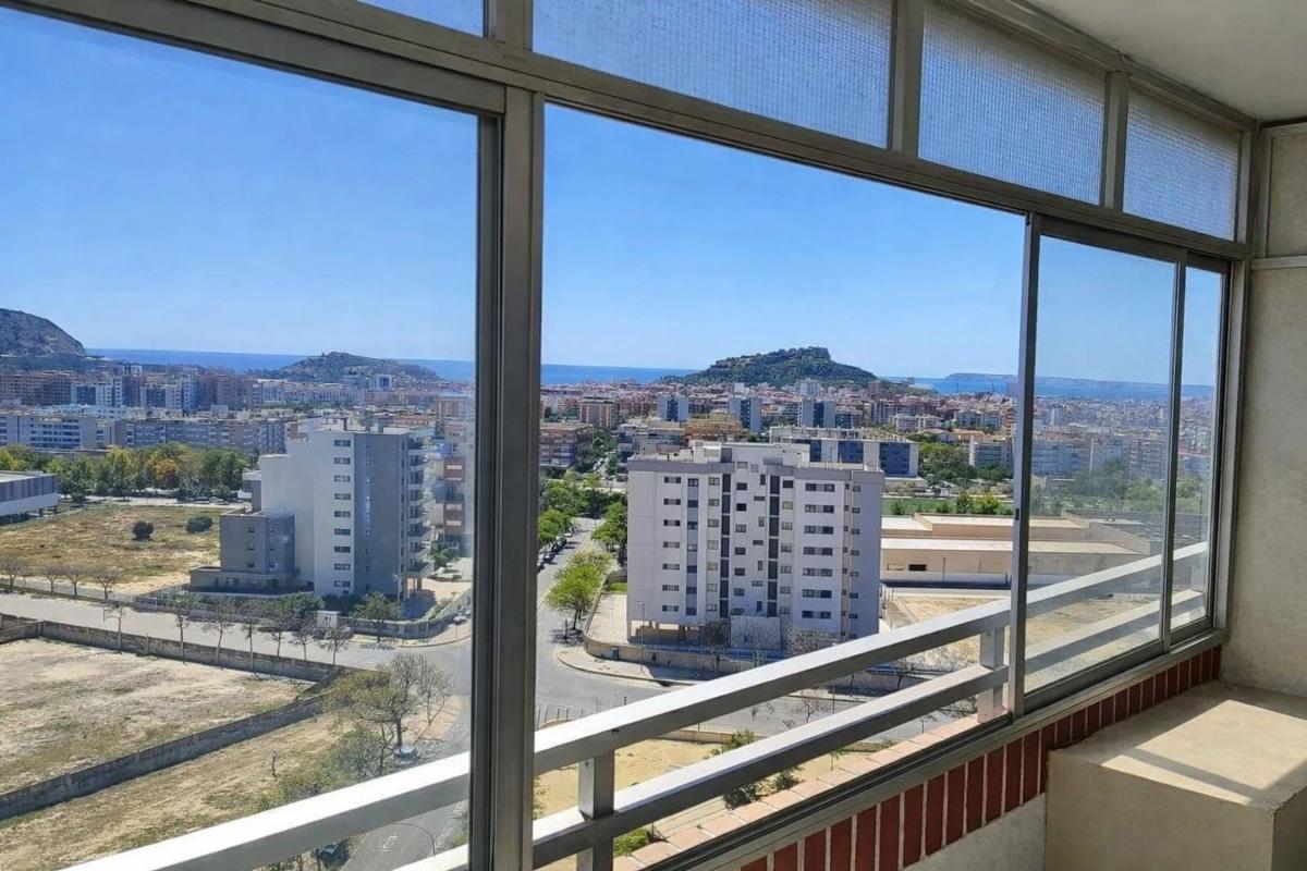 Venta de piso en Piso en Calle Cronista Vicente Martínez, Juan XXIII, Alicante / Alacant, Alicante / Alacant
photo 1