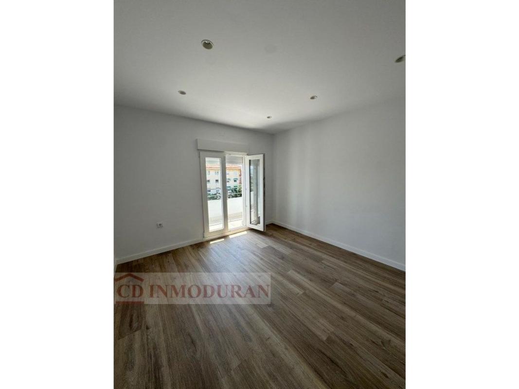 Venta de piso en Piso en Calle Matemático Romero, Virgen del Remedio - Parque lo Morant, Alicante / Alacant, Alicante / Alacant
photo 3
