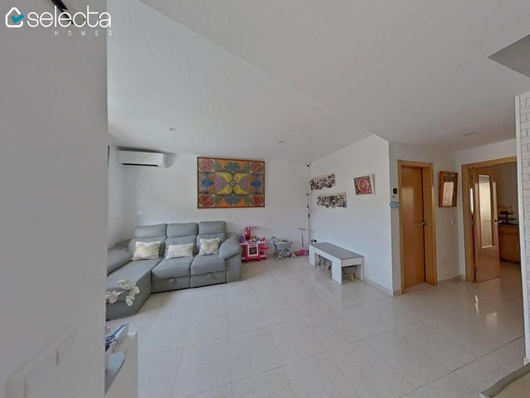 Properties for sale and rent in Spain photo 2