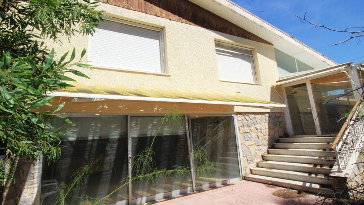 Продажа отдельного шале в  Casa o chalet en Avenida Lloma Badada, Petrer, Петрер photo 2