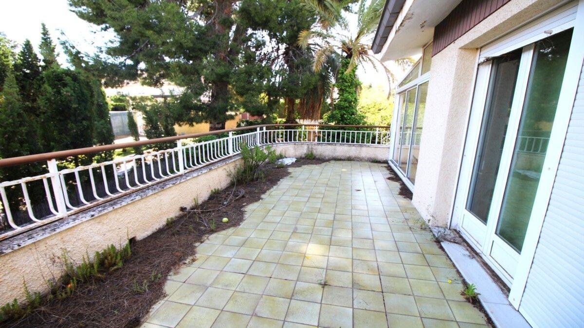 Продажа отдельного шале в  Casa o chalet en Avenida Lloma Badada, Petrer, Петрер photo 3