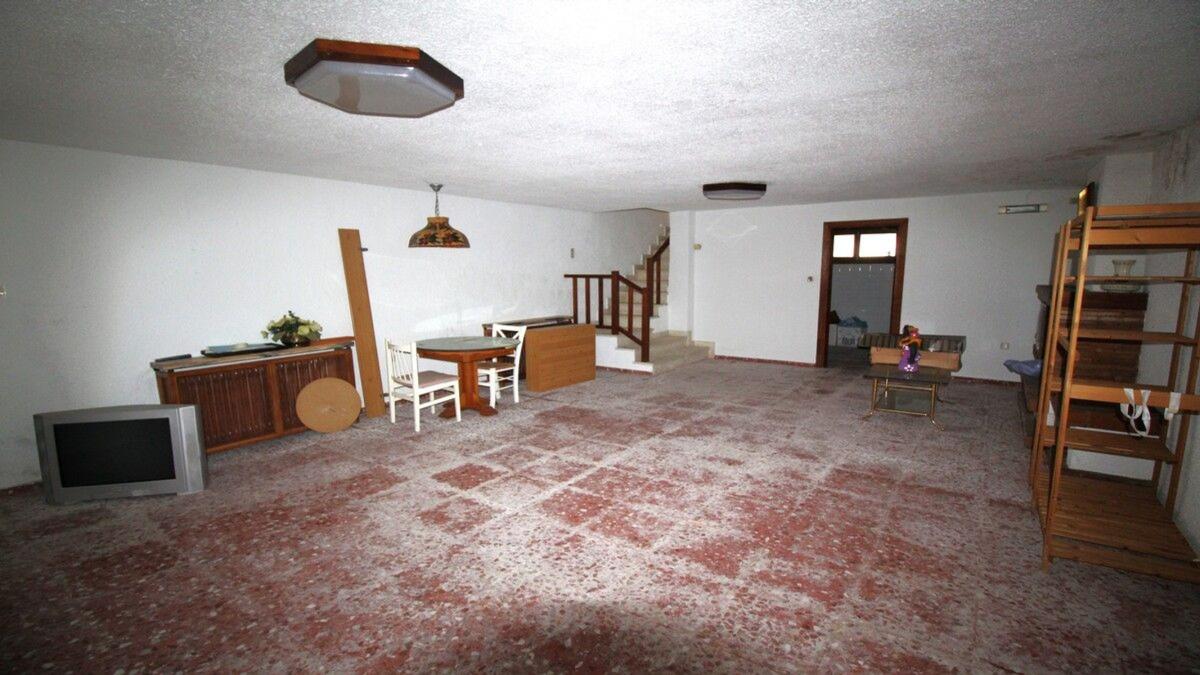 Продажа отдельного шале в  Casa o chalet en Avenida Lloma Badada, Petrer, Петрер photo 5