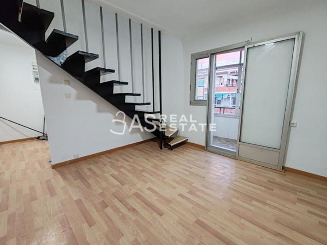 Venta de piso en Piso en Calle Villa de Chiva, Virgen del Remedio - Parque lo Morant, Alicante / Alacant, Alicante / Alacant
photo 1