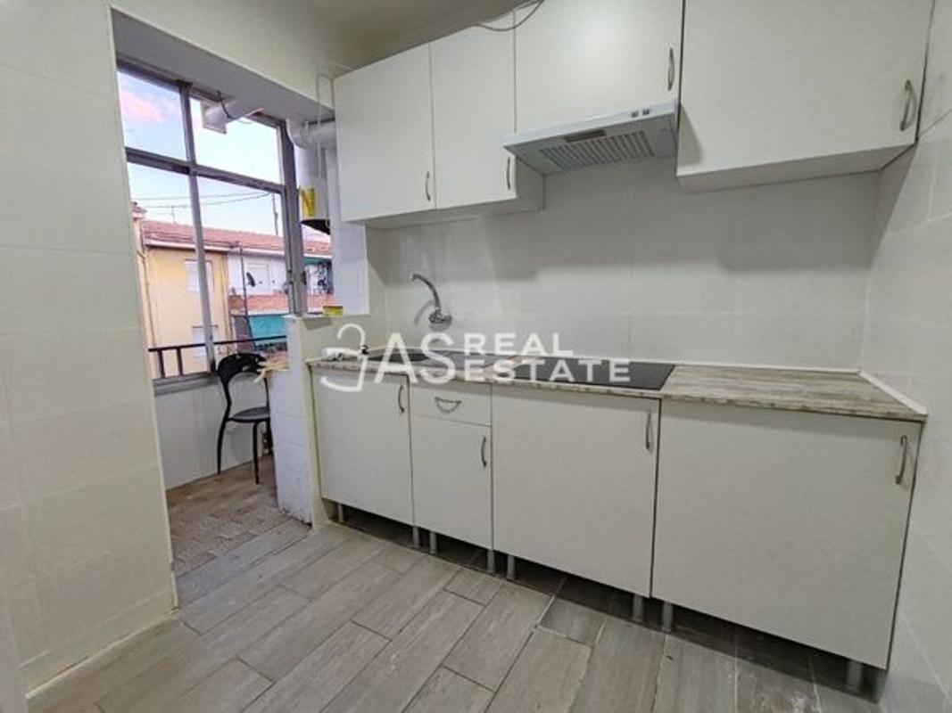 Venta de piso en Piso en Calle Villa de Chiva, Virgen del Remedio - Parque lo Morant, Alicante / Alacant, Alicante / Alacant
photo 4