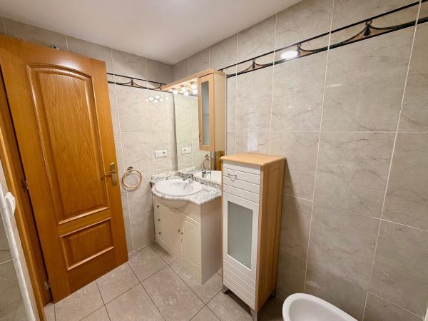 Venta de piso en Piso en Plaza de Ss. MM. Los Reyes de España, 7, Centro Urbano, Benidorm, Benidorm
 photo 2