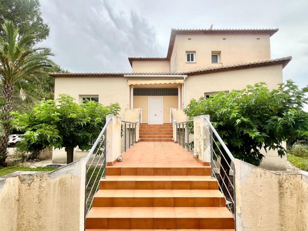 Properties for sale and rent in Spain photo 3