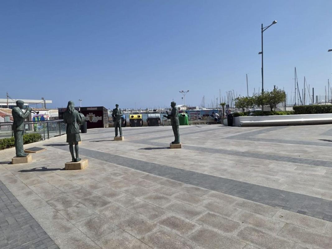Venta de piso en Piso en Calle José Martínez Ruiz Azorín, Centro - Muelle Pesquero, Torrevieja, Torrevieja
photo 2