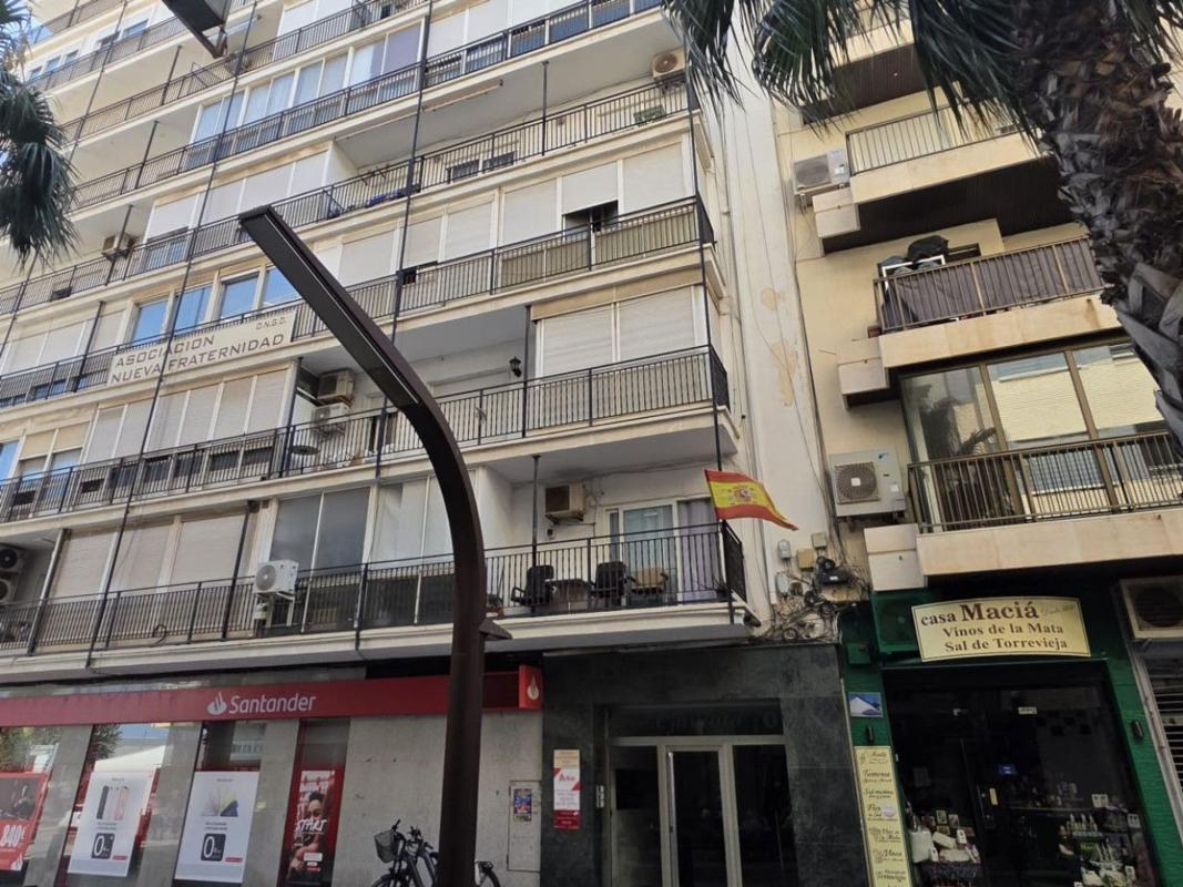 Venta de piso en Piso en Calle José Martínez Ruiz Azorín, Centro - Muelle Pesquero, Torrevieja, Torrevieja
photo 3