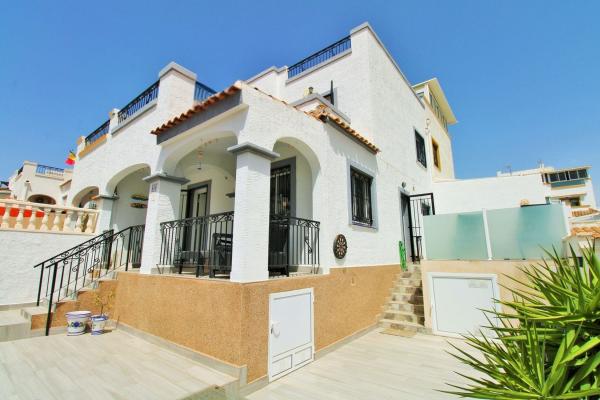 Chalet pareado en Urbanización los Altos, Los Balcones - Los Altos del Edén, Torrevieja photo 1