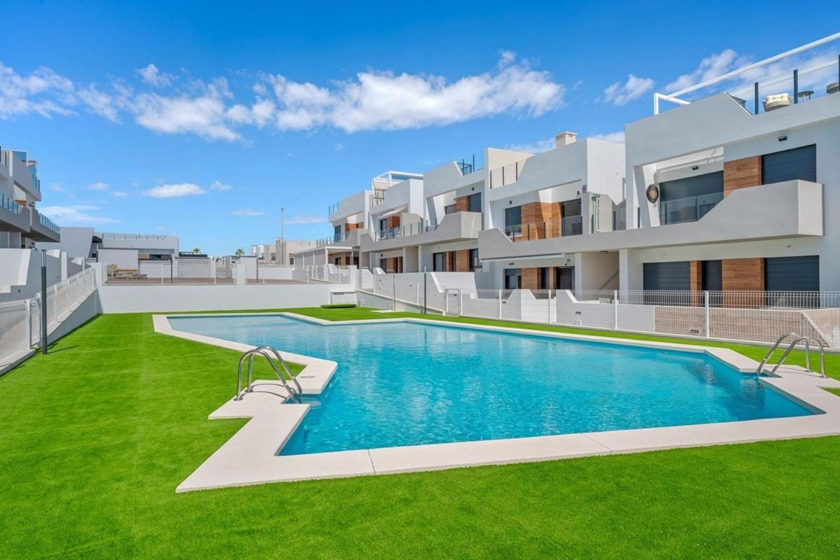 Sale of apartment in Piso en Calle Vivaldi, Centro, San Miguel de Salinas, San Miguel de Salinas
photo 1