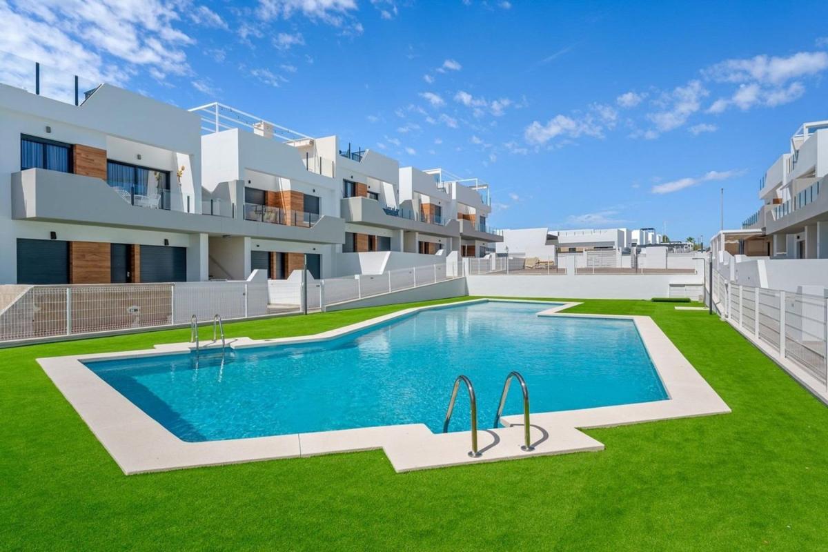 Sale of apartment in Piso en Calle Vivaldi, Centro, San Miguel de Salinas, San Miguel de Salinas
photo 3