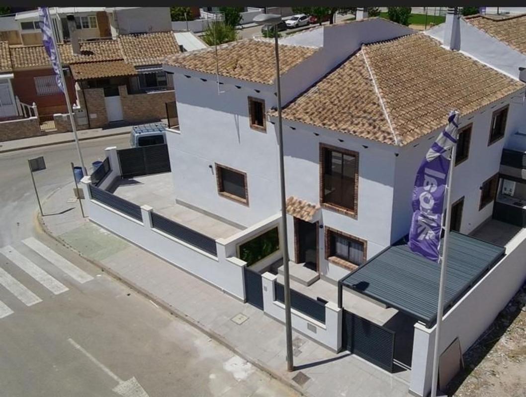 Propiedades en venta y alquiler en España photo 1