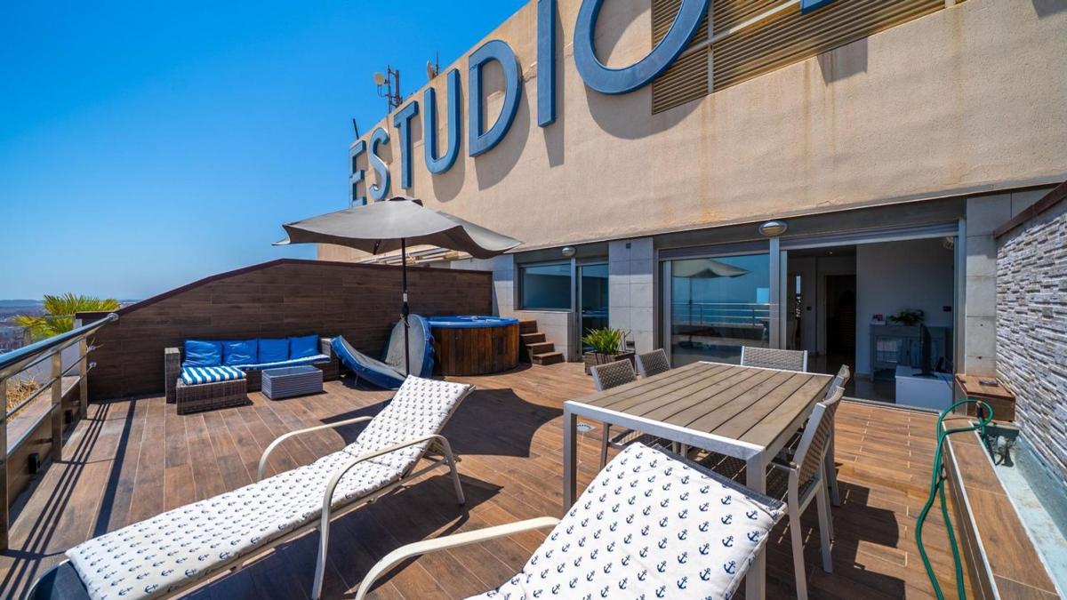 Продажа пентхауса на Ático en Calle Poeta Vila y Blanco, Ensanche-Diputación, Alicante / Alacant, Аликанте / Алакант photo 2