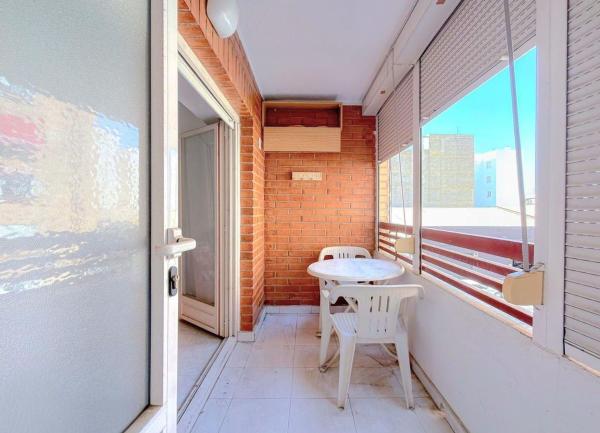 Sprzedaż mieszkania w Piso en Calle Bazan, El Molino, Torrevieja, Torrevieja
thumbnail 1