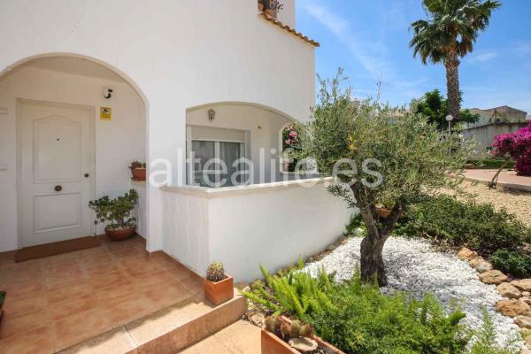 Chalet adosado en Calle Serra del Cabeçó d'Or, Montebello - Nou Espai, La Nucia photo 1