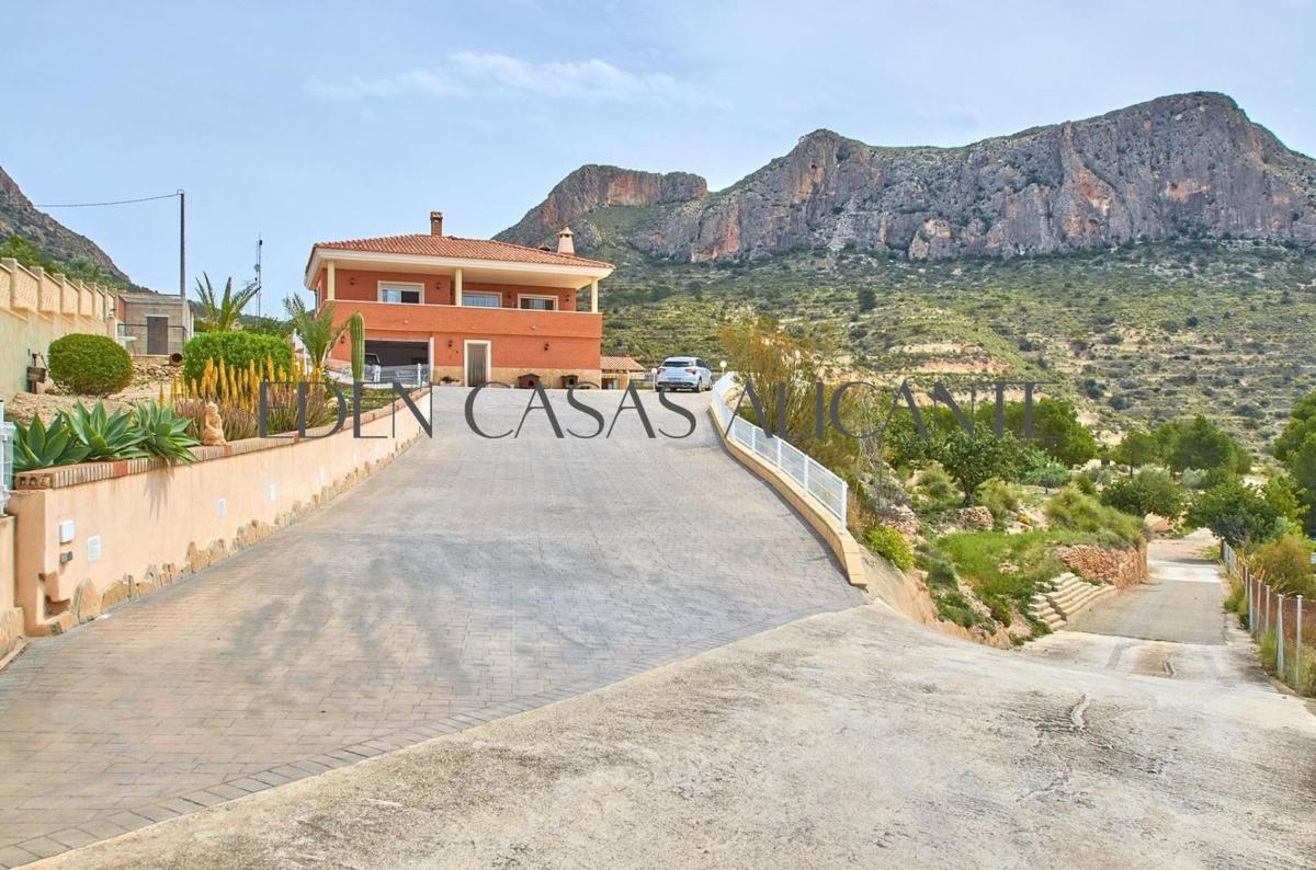 Propiedades en venta y alquiler en España photo 1