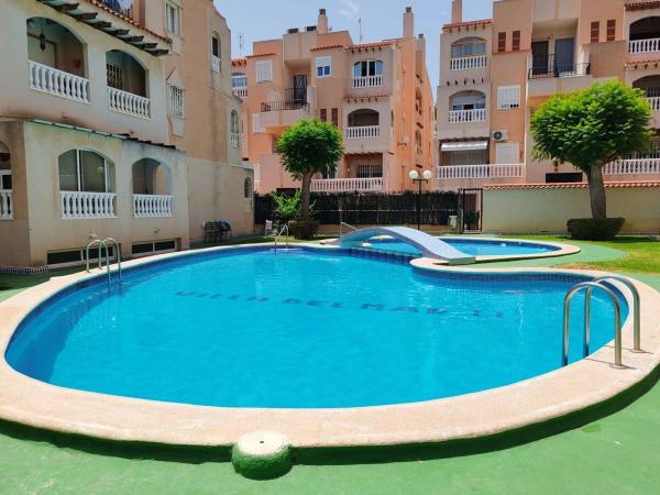 Venta de piso en Piso en Calle María Gil Vallejos, Avenida Habaneras - Curva de Palangre, Torrevieja, Torrevieja
photo 1