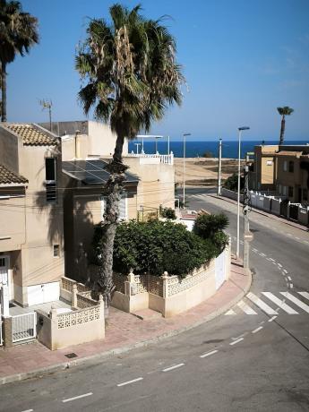 Chalet pareado en Calle Poeta Rabindranath Tagore, 72, Zona los Frutales, Torrevieja photo 1