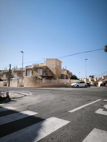 Chalet pareado en Calle Poeta Rabindranath Tagore, 72, Zona los Frutales, Torrevieja photo 2