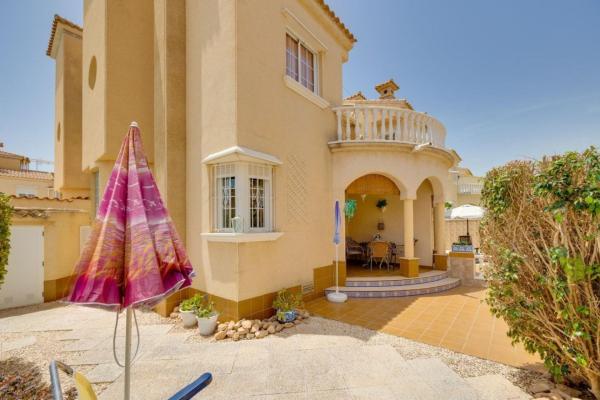 Chalet adosado en Calle Iguazu, 3, Playa Flamenca, Orihuela photo 1