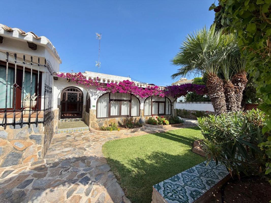 Sprzedaż niezależnego domku jednorodzinnego w Casa o chalet en Les Bovetes-La Felicidad, Denia, Dénia photo 2