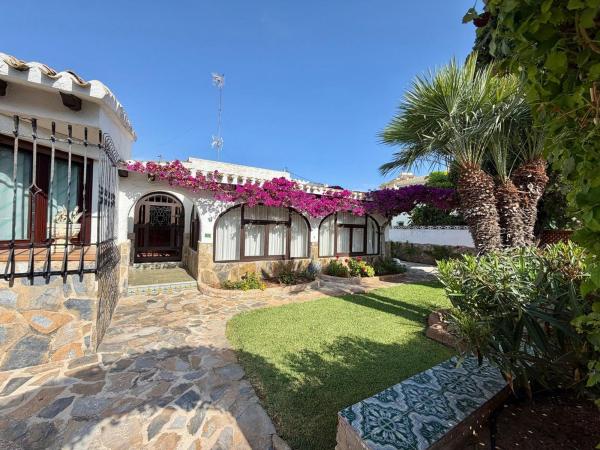 Chalet independiente en venta en Casa o chalet en Les Bovetes-La Felicidad, Denia, Denia
 photo 2