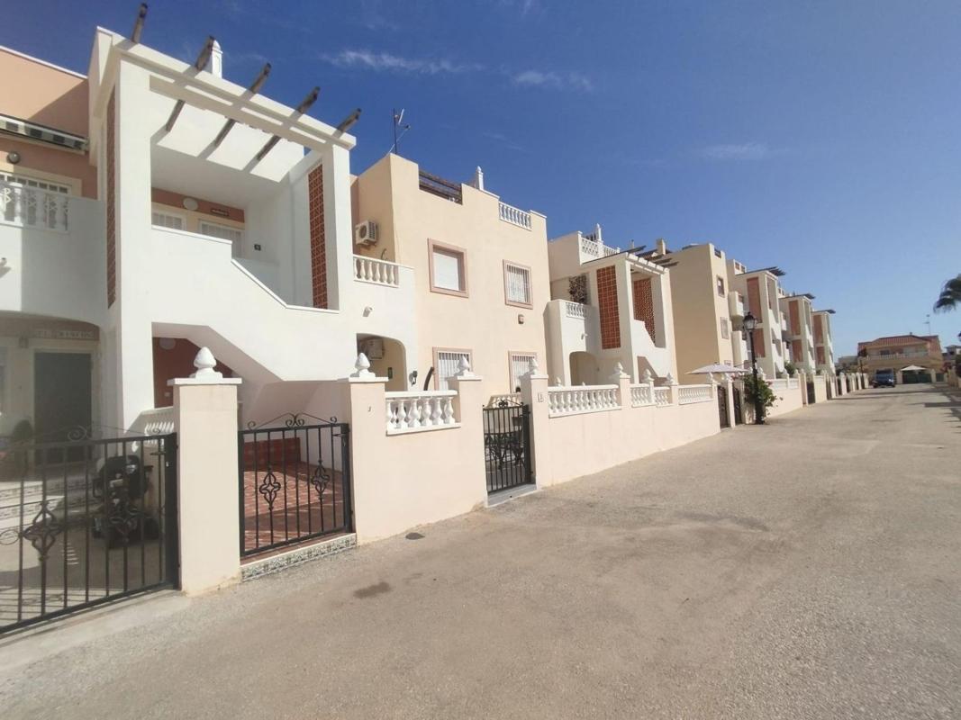 Sprzedaż mieszkania w Piso en La Zenia, Orihuela, Orihuela
photo 1