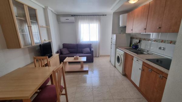 Venta de piso en Piso en Calle Clemente Gosálvez, Centro - Muelle Pesquero, Torrevieja, Torrevieja
photo 1