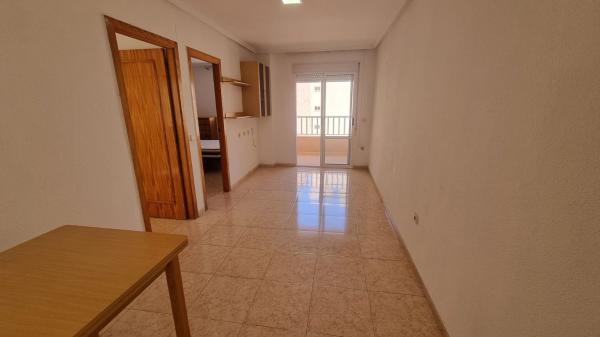 Venta de piso en Piso en Calle Santa Trinidad, El Molino, Torrevieja, Torrevieja
thumbnail 2
