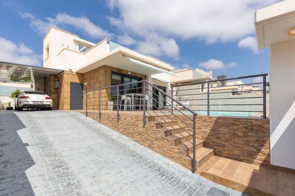 Sale of flat in Piso en Calle los Hernandez, 17, La Cañada - Los Alcores, San Miguel de Salinas, San Miguel de Salinas
thumbnail 2
