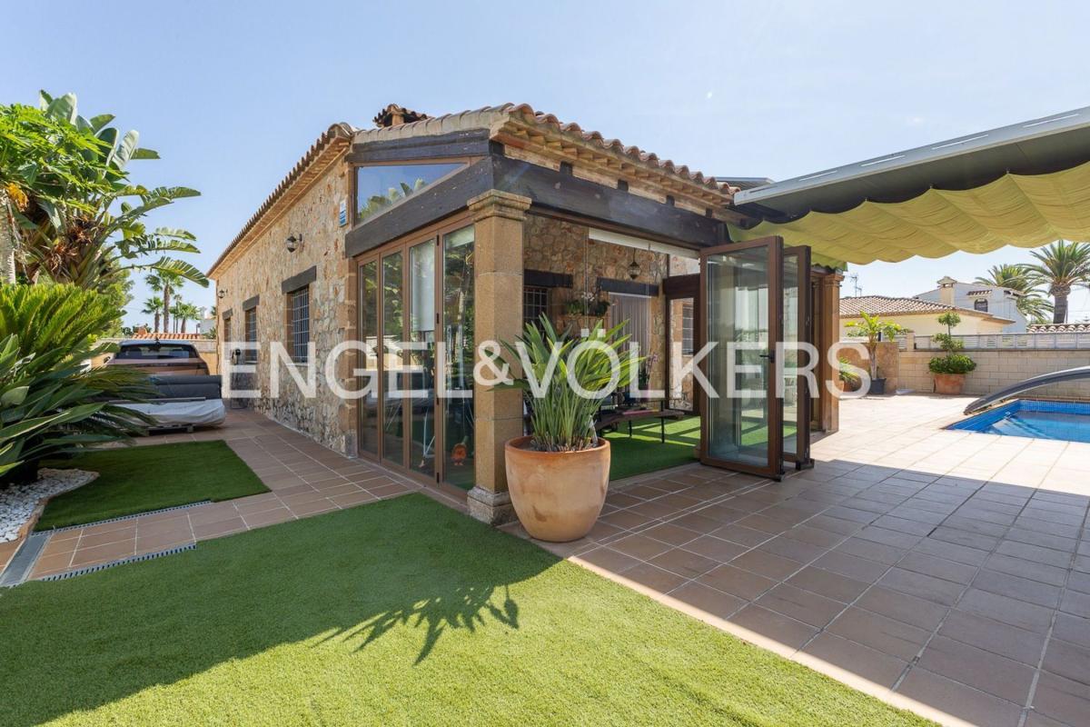 Properties for sale and rent in Spain photo 1