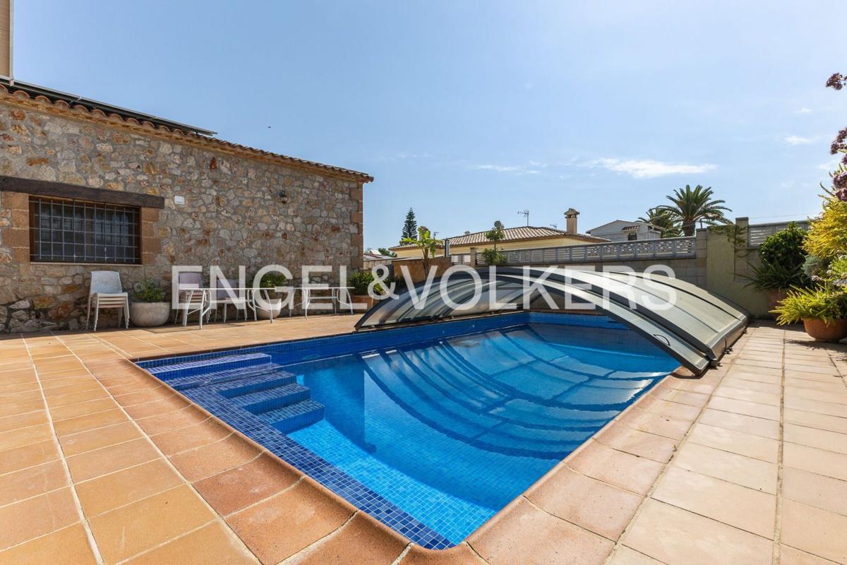 Properties for sale and rent in Spain photo 3