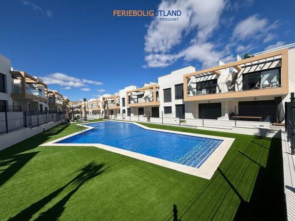 Ático en venta en  Ático en Urbanización V Martín Archena, Villamartín, Orihuela, Orihuela photo 1
