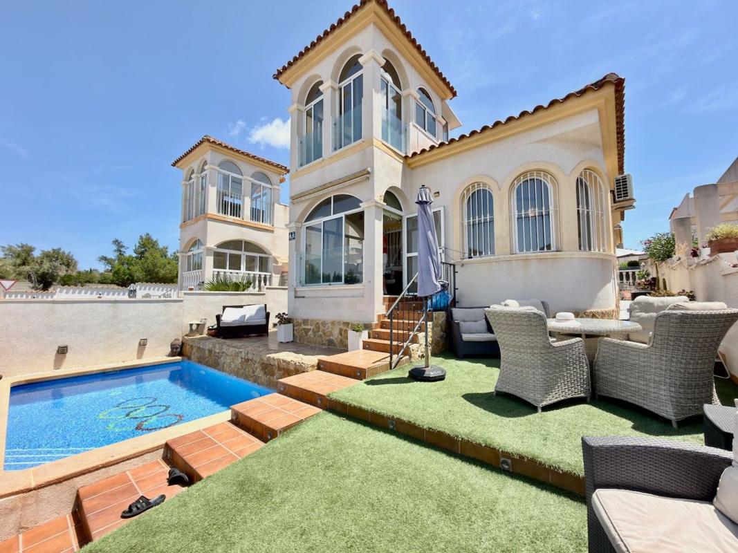 Продажа отдельного шале в Casa o chalet en Benimar, Rojales, Рохалес photo 1