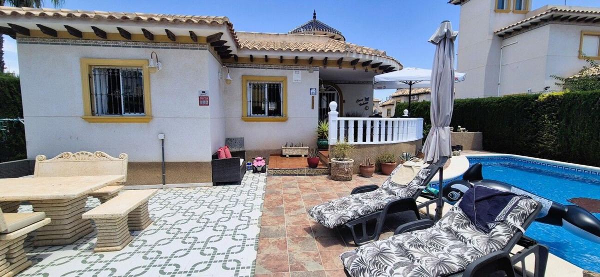 Продажа отдельного шале в  Casa o chalet en Las Filipinas, Orihuela, Ориуэла photo 2