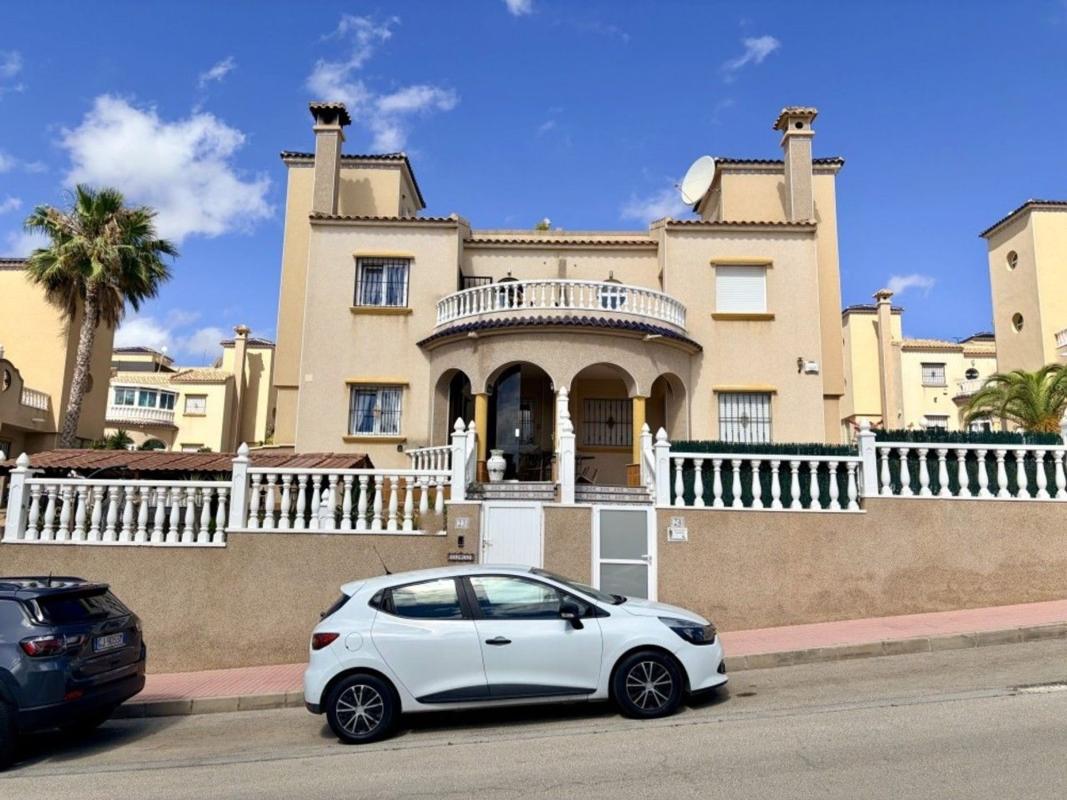 Продажа отдельного шале в Casa o chalet en Villamartín, Orihuela, Ориуэла photo 1