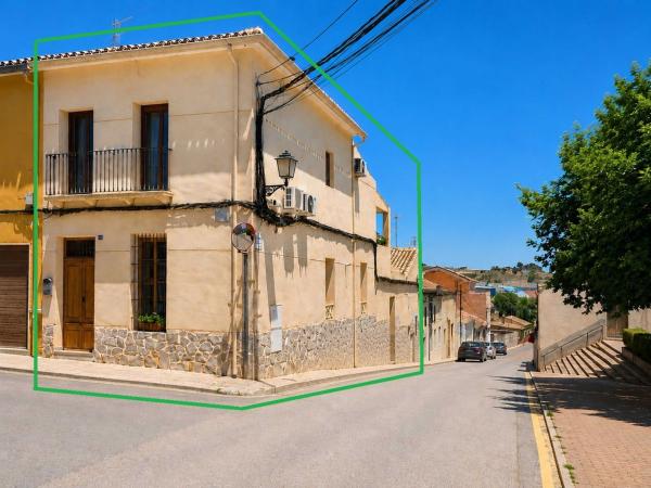 Chalet independiente en venta en Casa o chalet en Plaza Virgen del Remedio, Pinoso, Pinoso
 photo 1