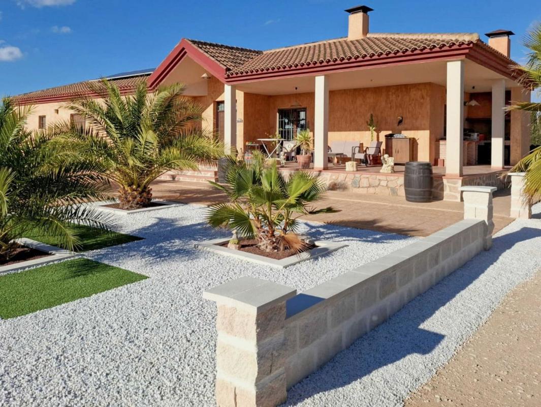 Продажа отдельного шале в Casa o chalet en Pinoso, Пиносo photo 1