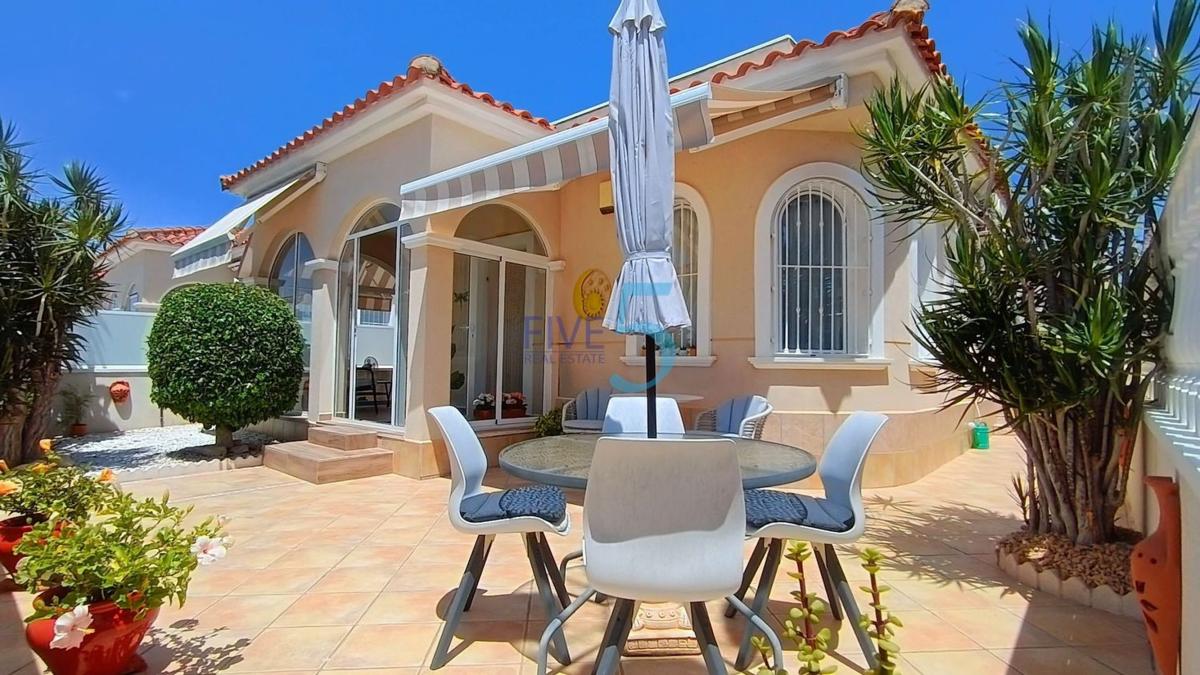 Продажа отдельного шале в Casa o chalet en Algorfa, Алгорфа photo 1