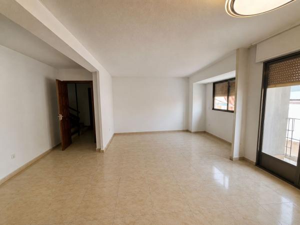 Sale of flat in Piso en Calle del General Aldave, Carolinas Bajas, Alicante / Alacant, Alicante
thumbnail 3