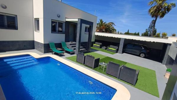 Casa o chalet independiente en Calle Cruz del Sur, Los Balcones - Los Altos del Edén, Torrevieja photo 1