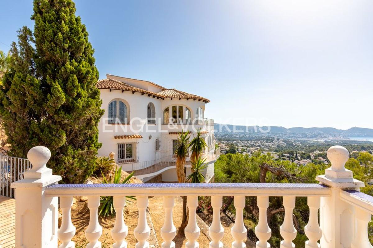 Properties for sale and rent in Spain photo 1