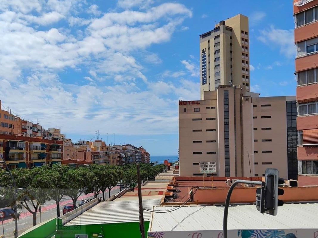 Venta de piso en Piso en Avenida Rei Jaume I, Pueblo Poniente, Benidorm, Benidorm
 photo 2