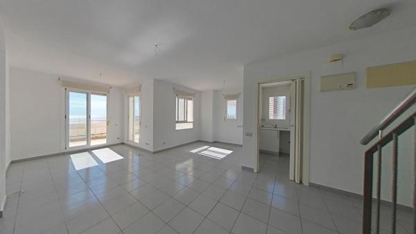 Venta de piso en Piso en Calle Sierra Dorada, Zona Sierra Helada, Benidorm, Benidorm
photo 1