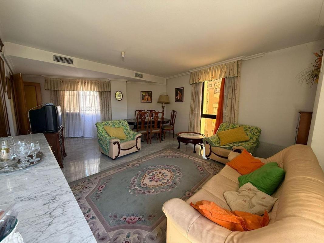 Venta de piso en Piso en Avenida L'Aigüera, Centro Urbano, Benidorm, Benidorm
 photo 2