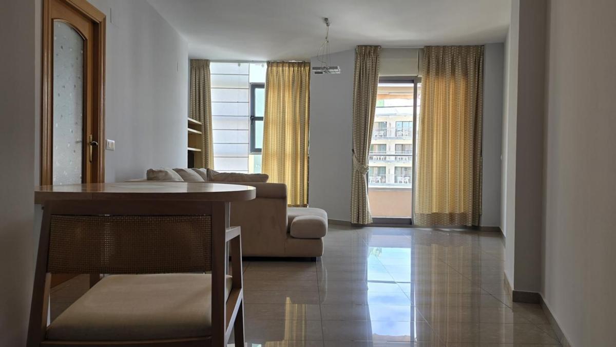 Sale of apartment in Piso en Plaza de Ss. MM. Los Reyes de España, Centro Urbano, Benidorm, Benidorm
 photo 3