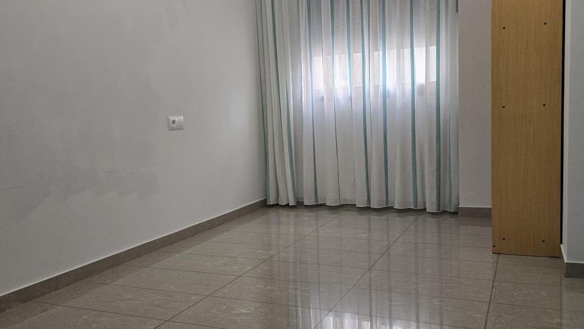 Sale of apartment in Piso en Plaza de Ss. MM. Los Reyes de España, Centro Urbano, Benidorm, Benidorm
 photo 4